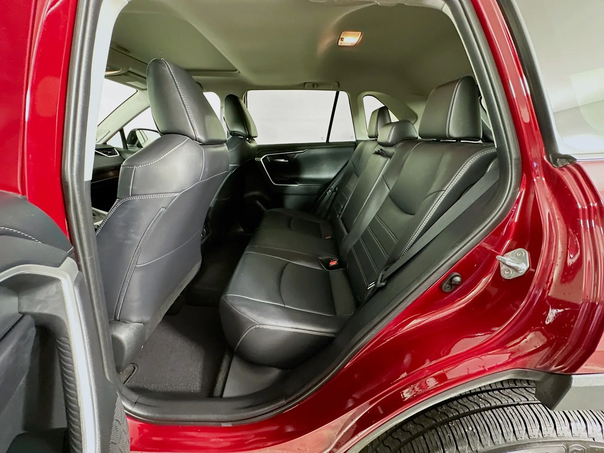 2020 Toyota RAV4 Limited photo 9