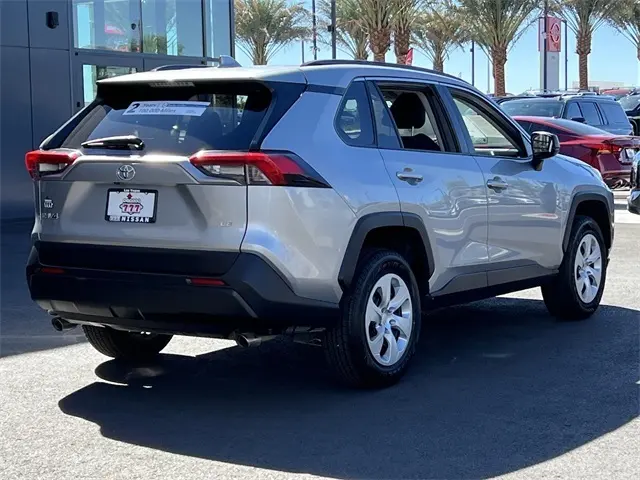 2019 Toyota RAV4 LE photo 6