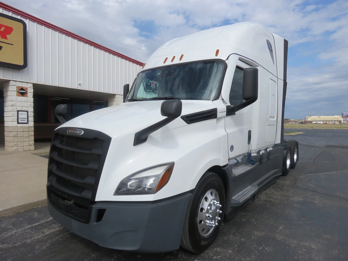 2024 Freightliner Cascadia - image 1