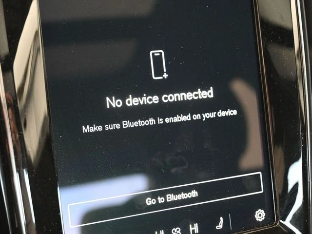 2025 Volvo - image 24