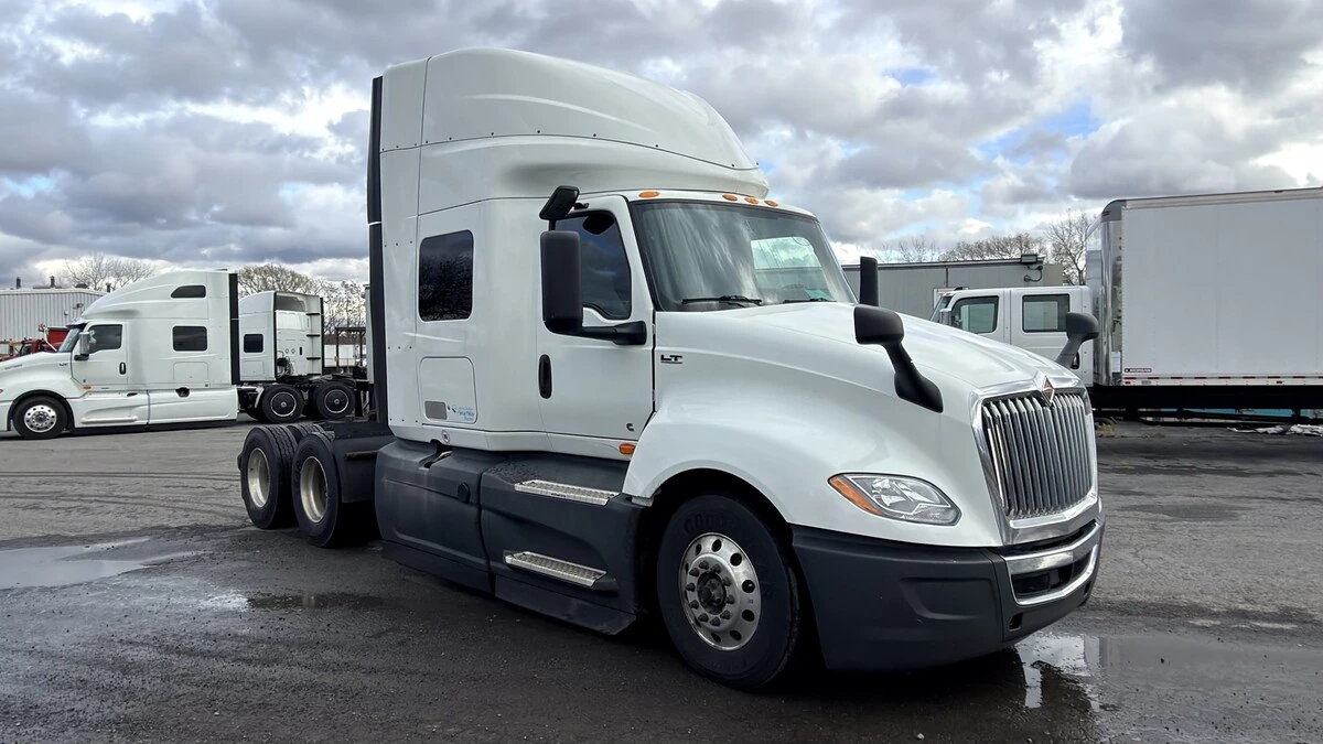 2022 International LT in Syracuse, NY — photo 4