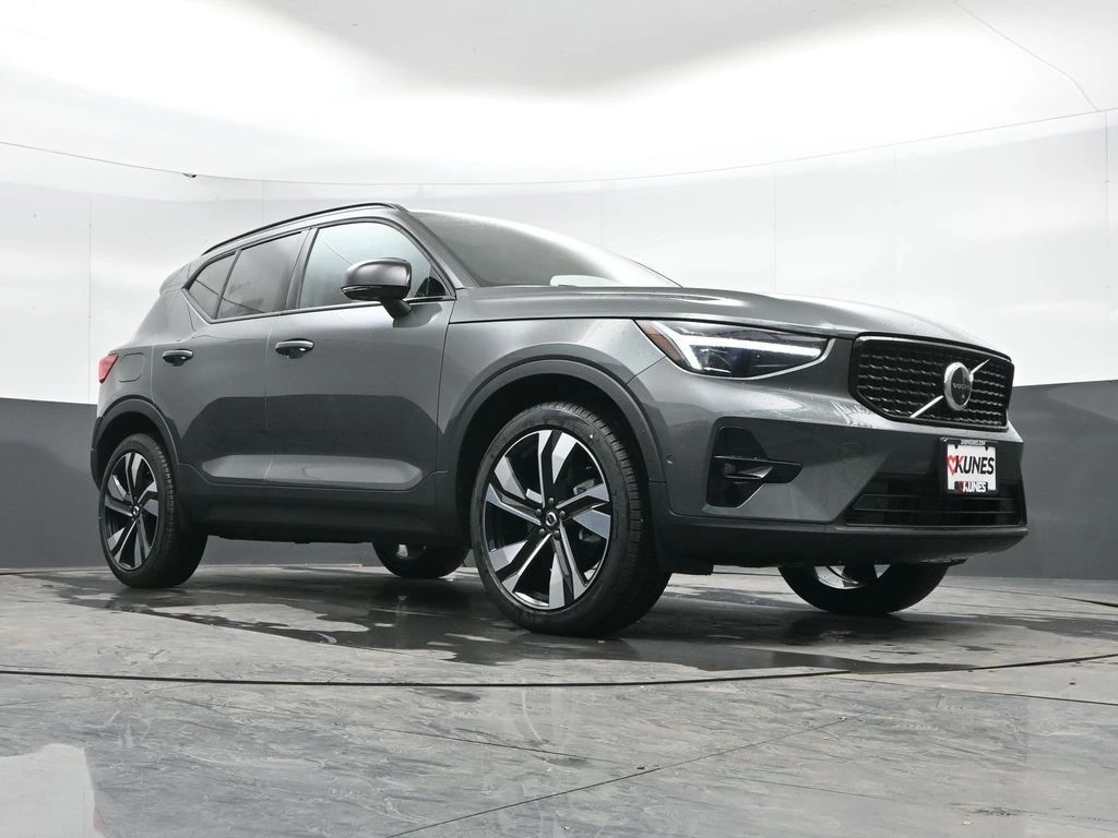 2026 Volvo - image 42