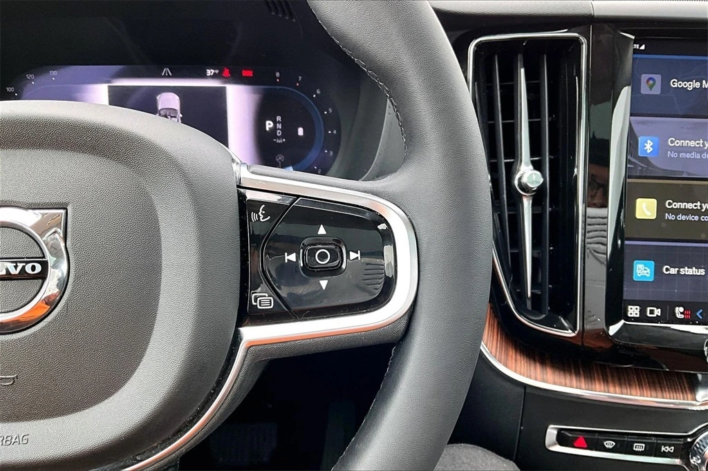 2023 Volvo - image 11