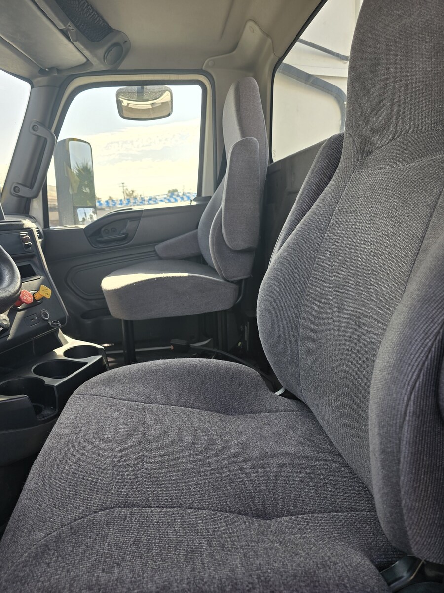 2021 International LT in CA — photo 7