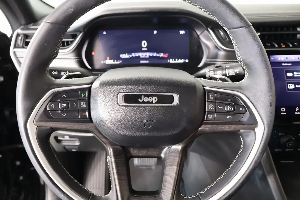 2024 Jeep Grand Cherokee Limited photo 3