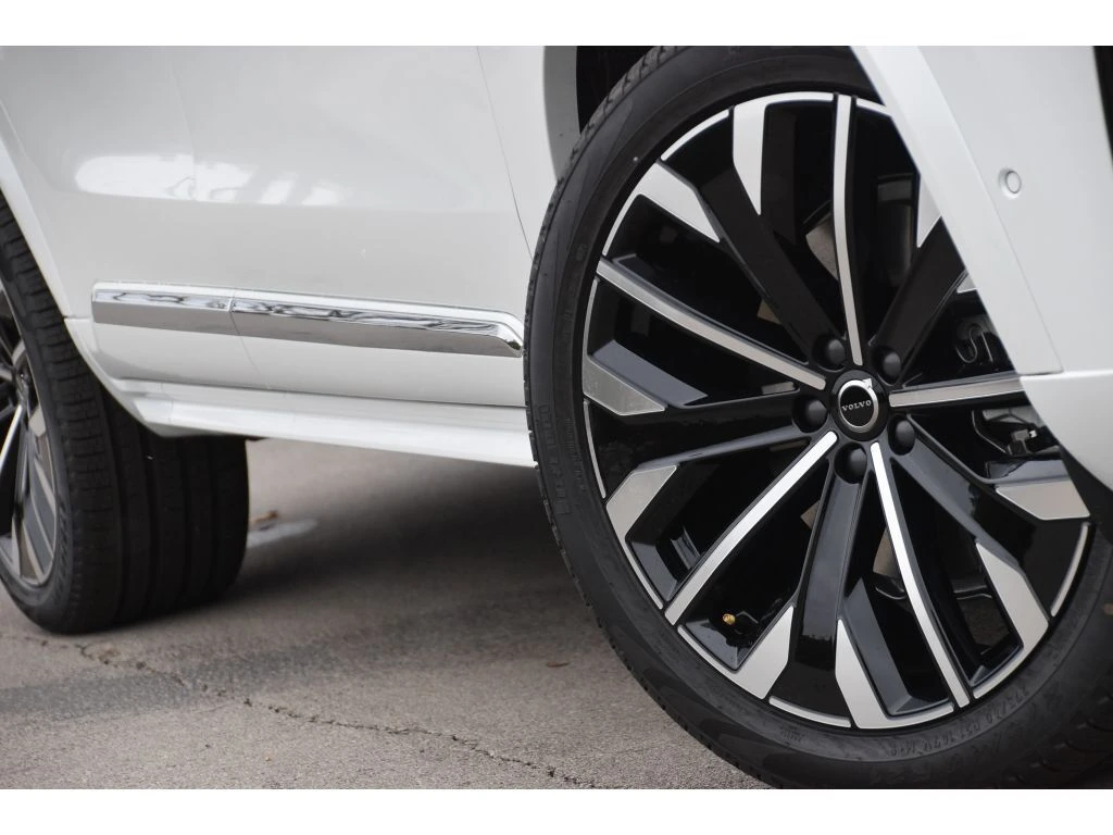 2026 Volvo - image 9