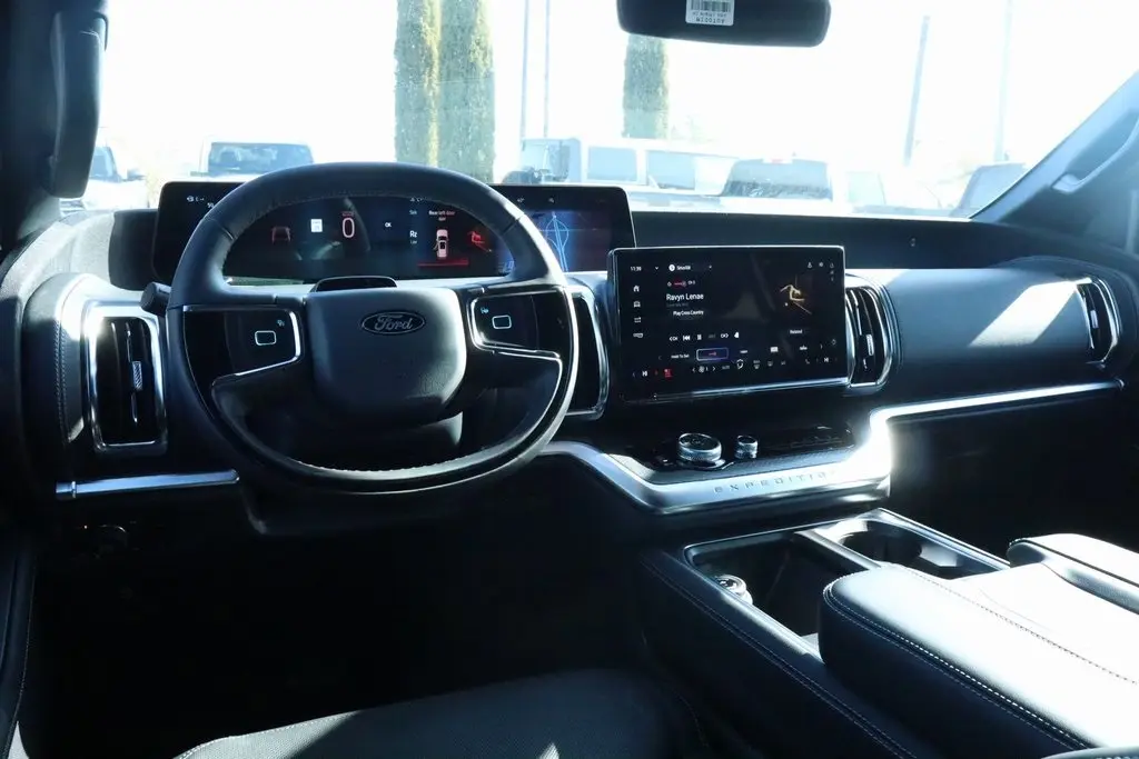 2025 Ford Expedition MAX Platinum photo 2