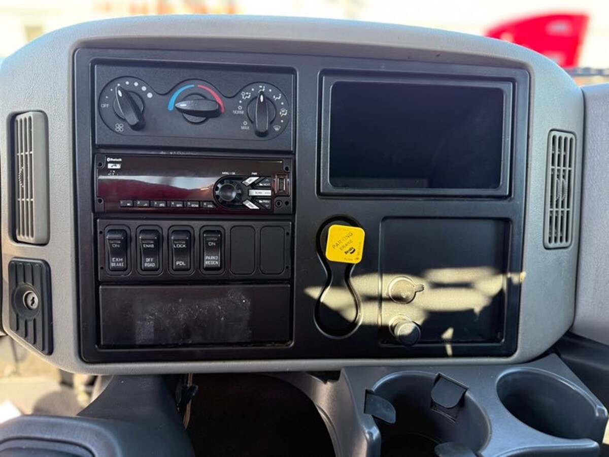 2019 International 4300 in Portland, OR — photo 7