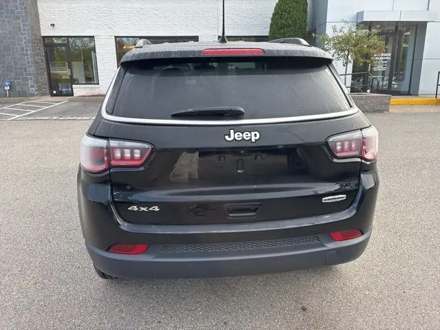 2019 Jeep Compass Latitude photo 3