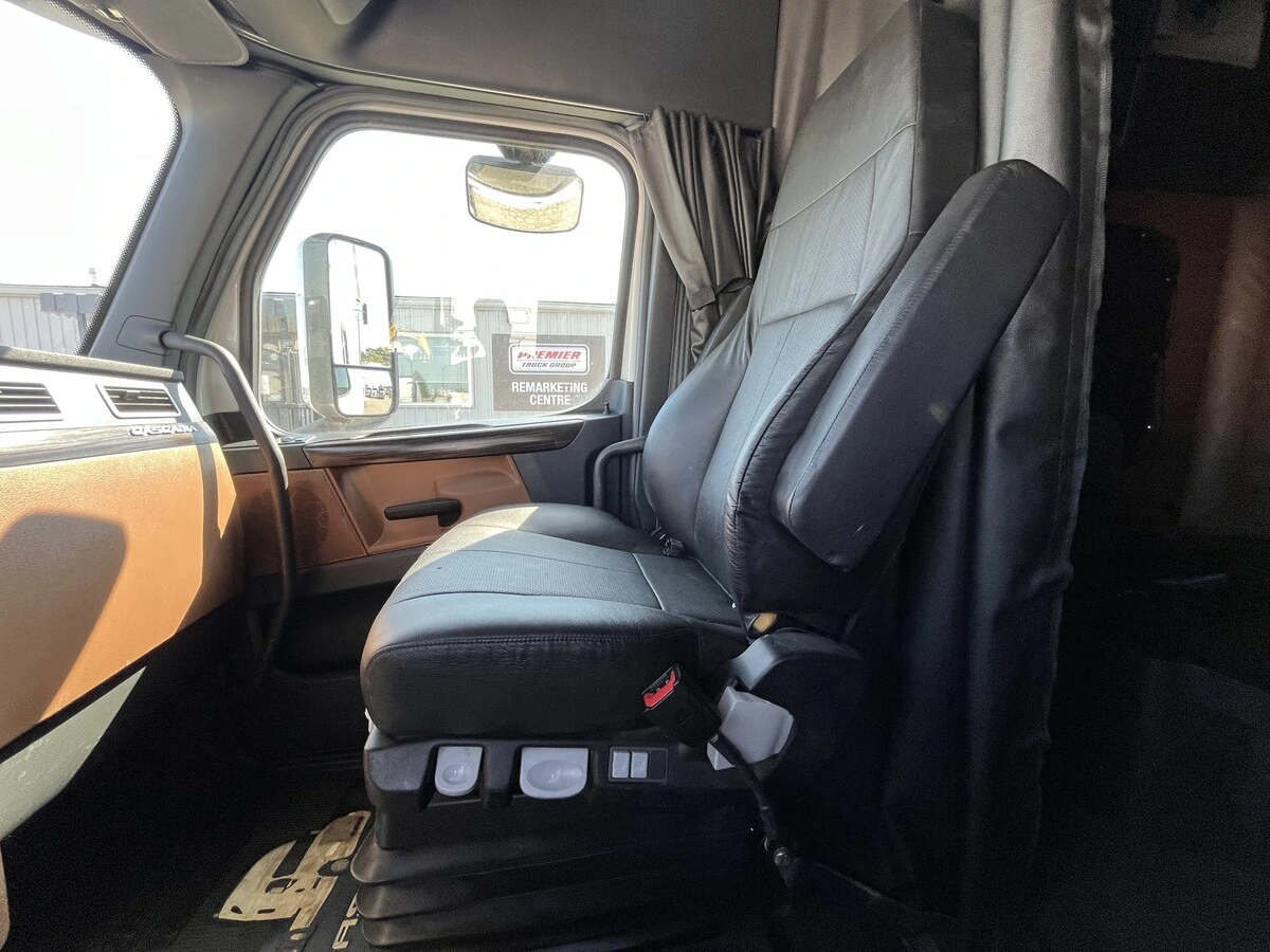 2022 Freightliner Cascadia - image 30