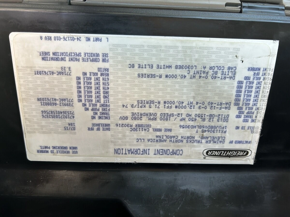 2016 Freightliner Cascadia - image 32