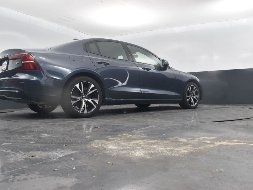 2024 Volvo - image 43