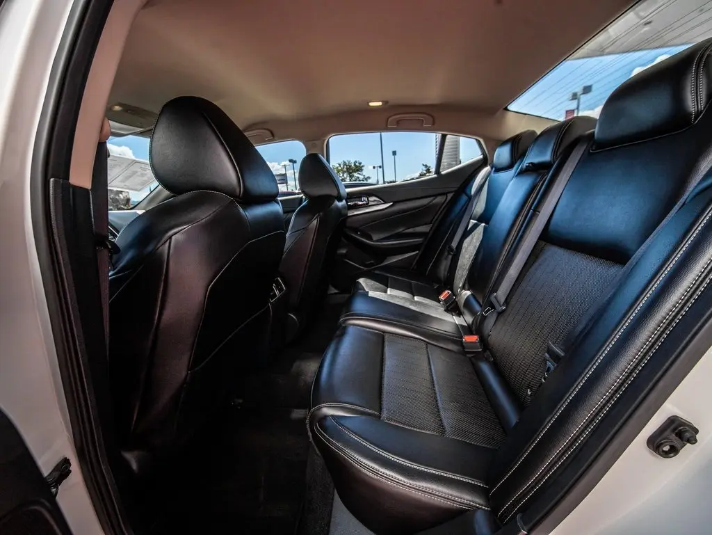 2023 Nissan Maxima SV photo 9