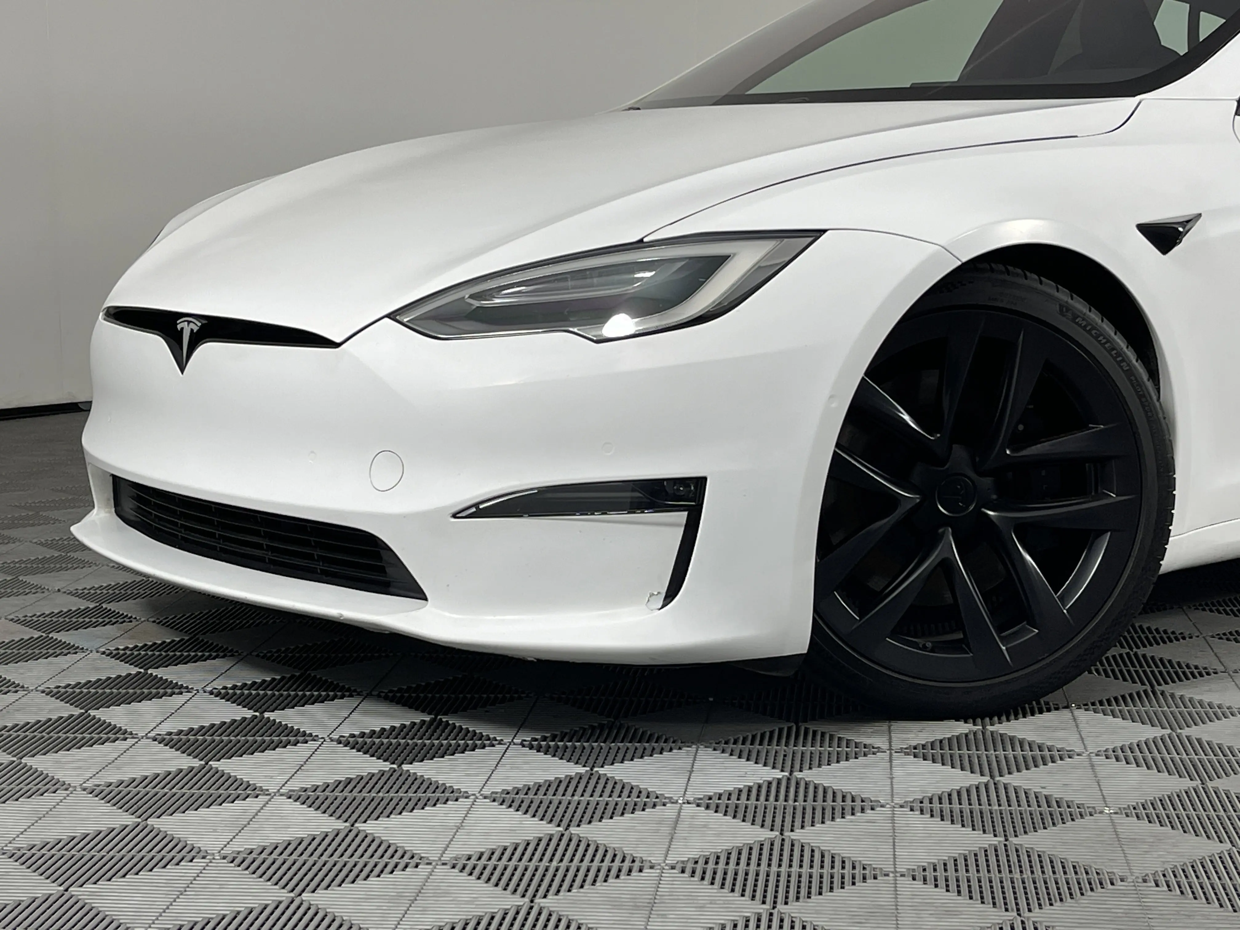 2022 Tesla Model S Plaid AWD photo 4