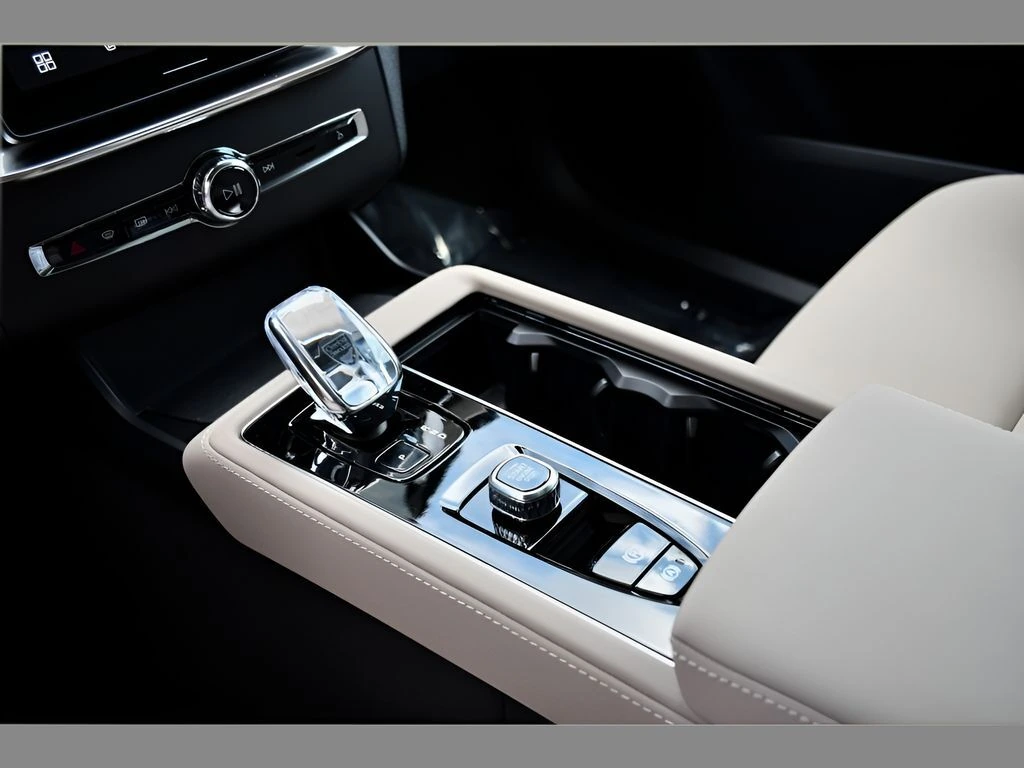 2026 Volvo XC90 Plus - Photo 35