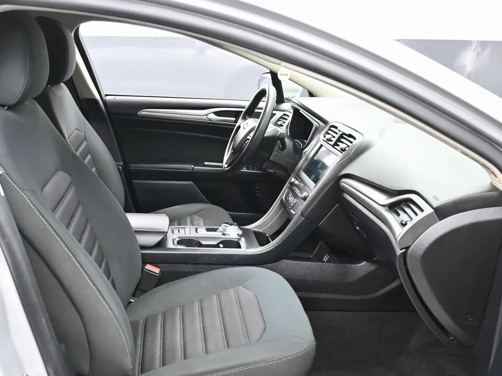 2019 Ford Fusion SE Hybrid photo 22