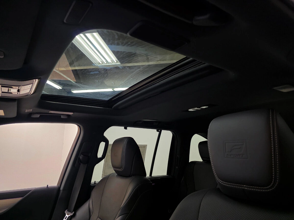 2026 Lexus LX 700h F-Sport - Photo 7