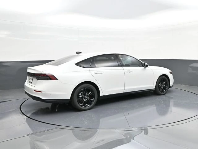 2025 Honda Accord SE - Photo 13