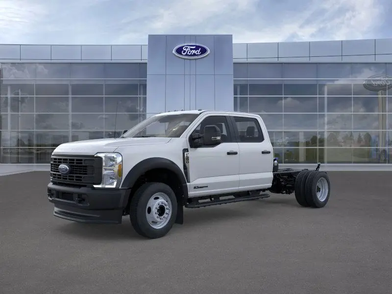 2025 Ford F-550 photo 2