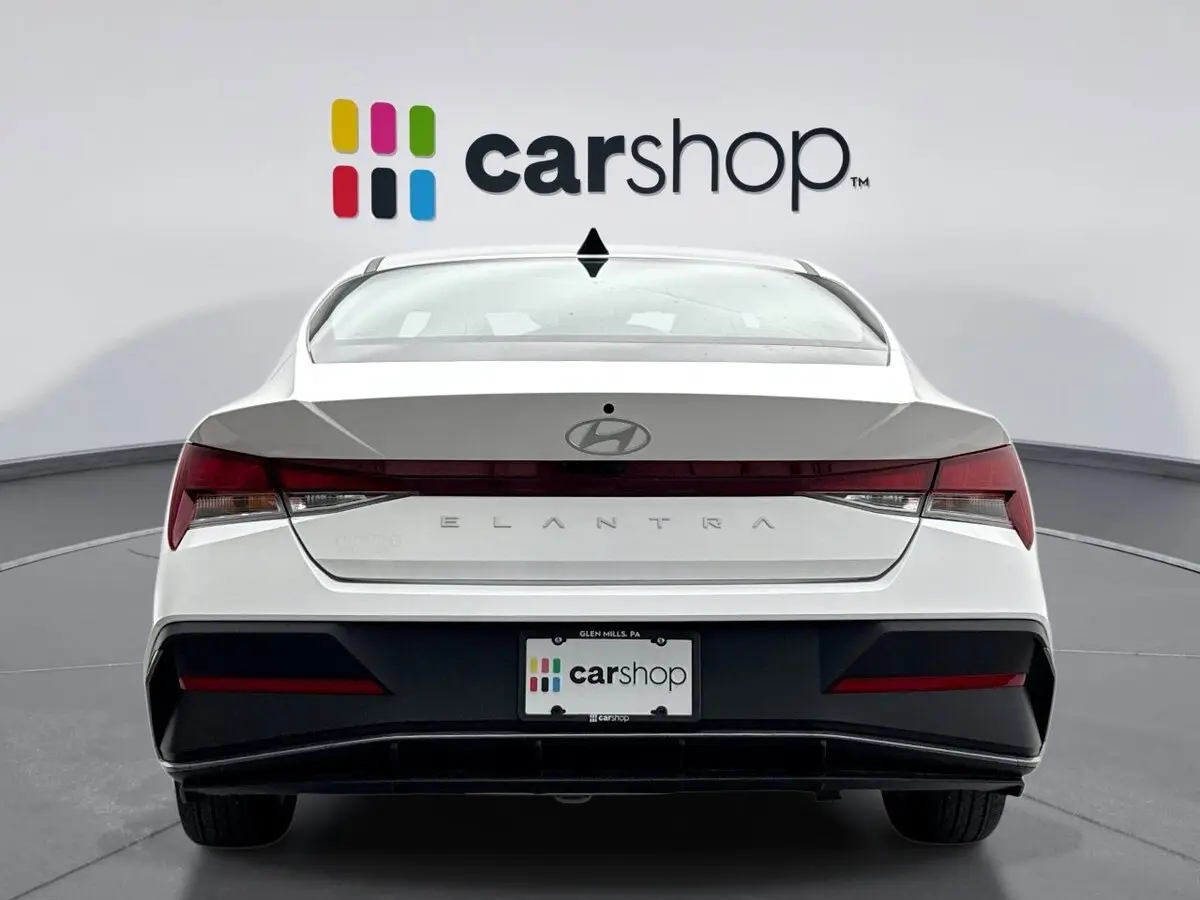 2024 Hyundai Elantra SEL photo 4