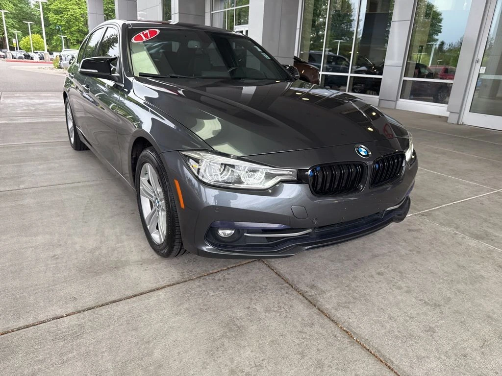 2017 BMW 3 Series 330i xDrive Sedan's photo