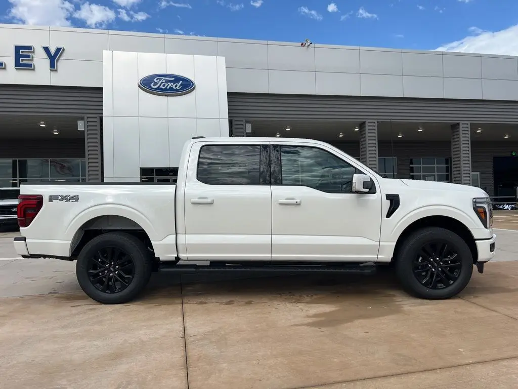 2025 Ford F-150 Lariat photo 3