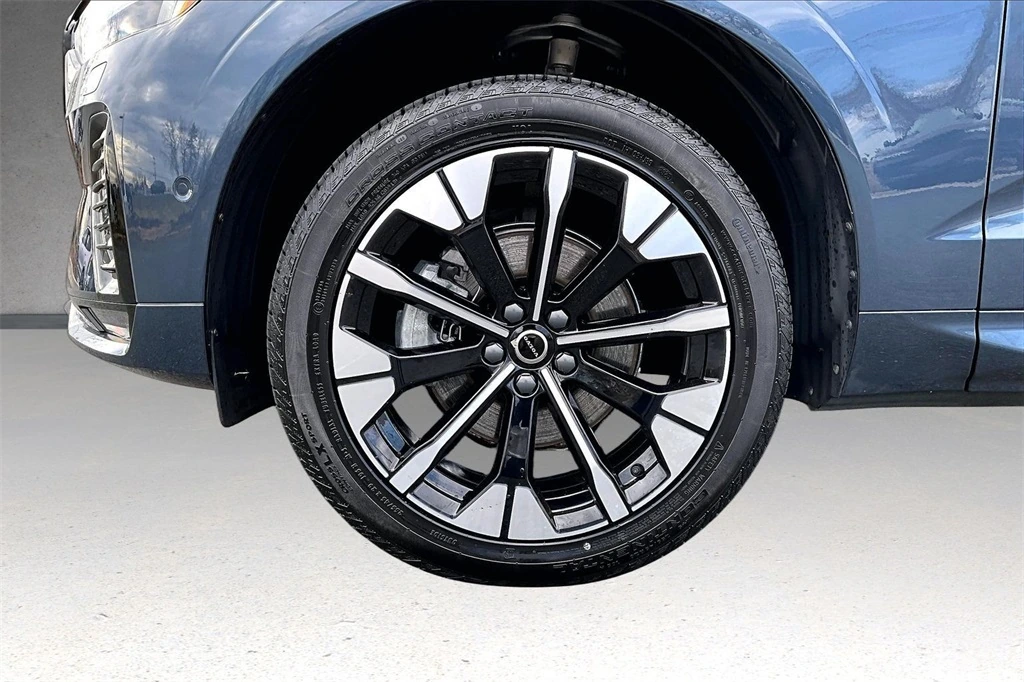 2026 Volvo - image 34