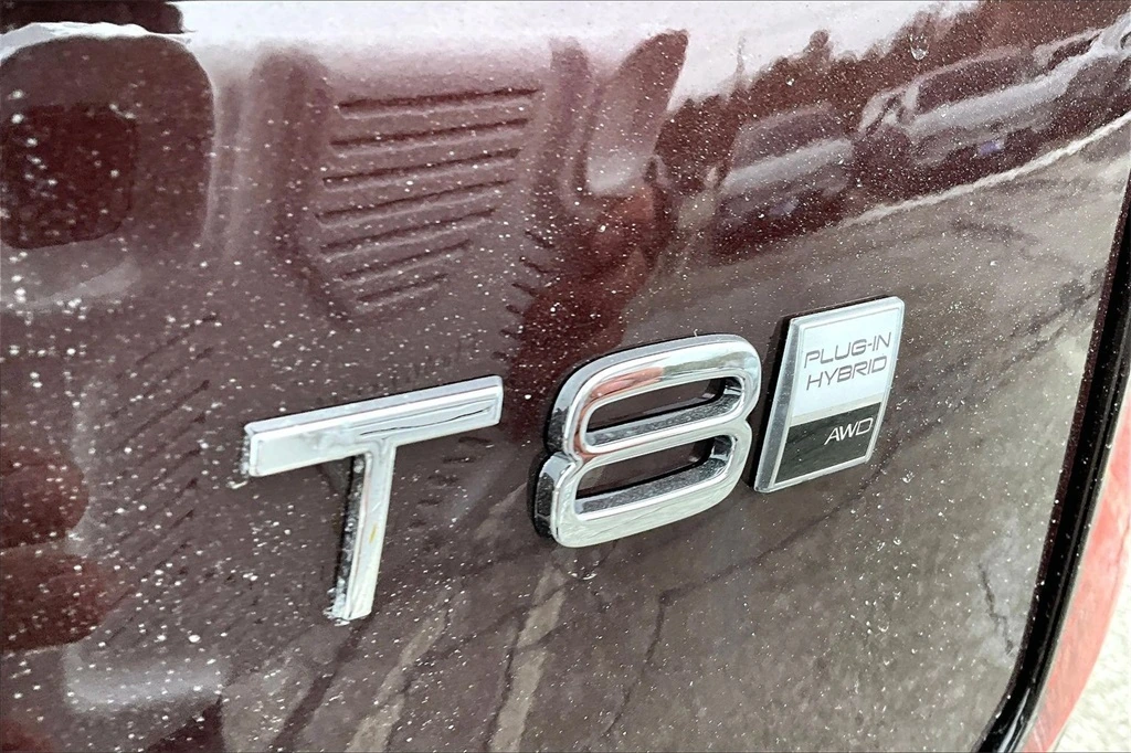 2026 Volvo - image 9