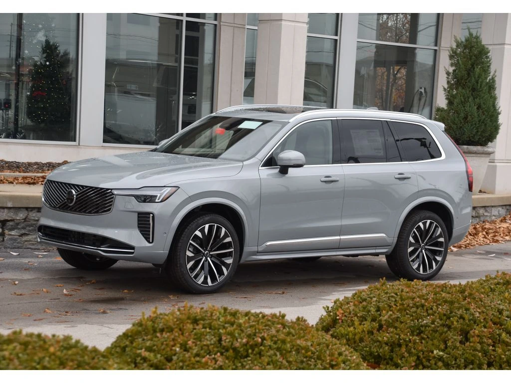 2026 Volvo - image 7