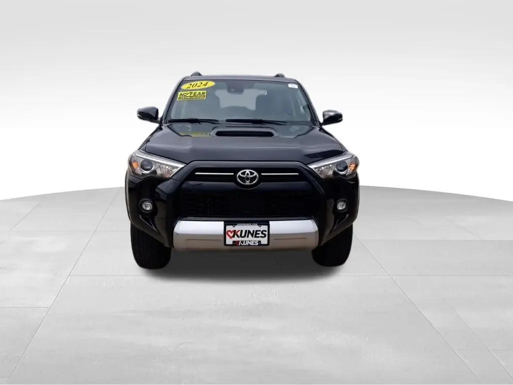 2024 Toyota 4Runner TRD Off-Road Premium photo 2