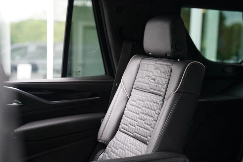 2023 Cadillac Escalade V-Series - Photo 35