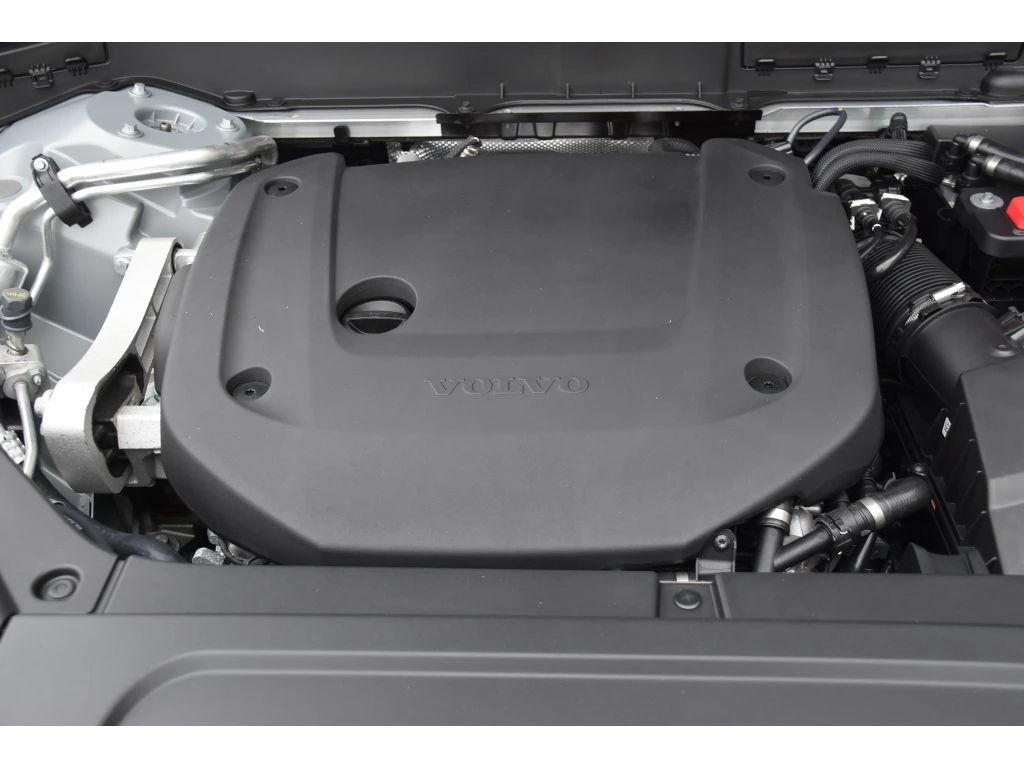 2026 Volvo - image 26