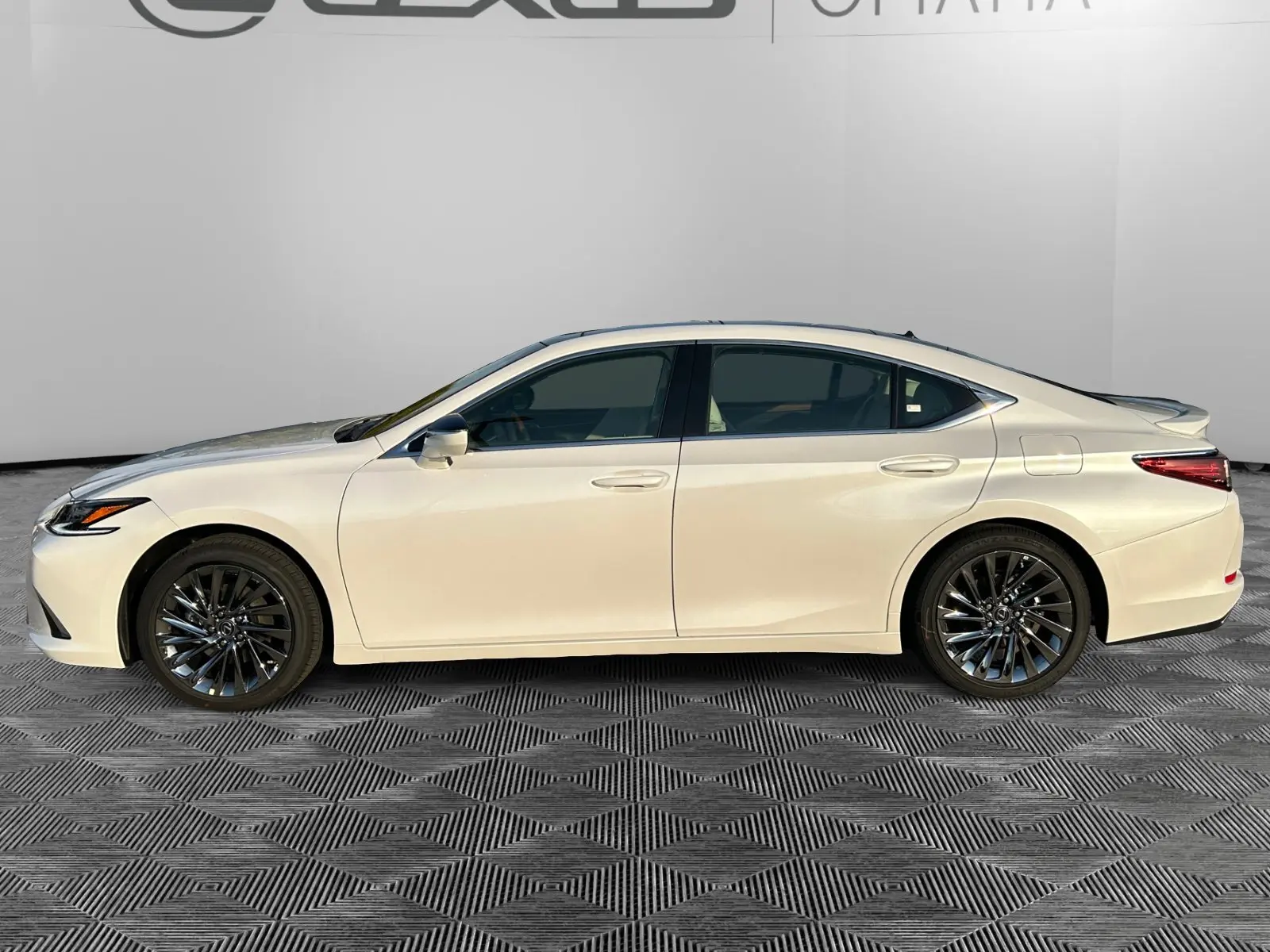2025 Lexus ES 350 Ultra Luxury photo 2
