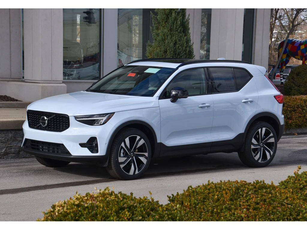 2026 Volvo - image 7