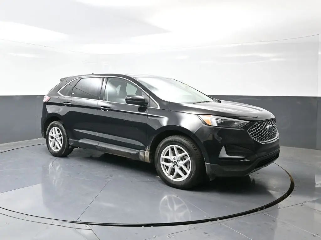 2024 Ford Edge SEL photo 2