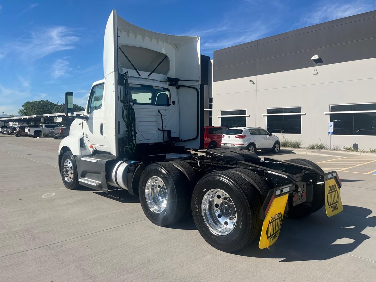2022 International LT in Phoenix, AZ — photo 3