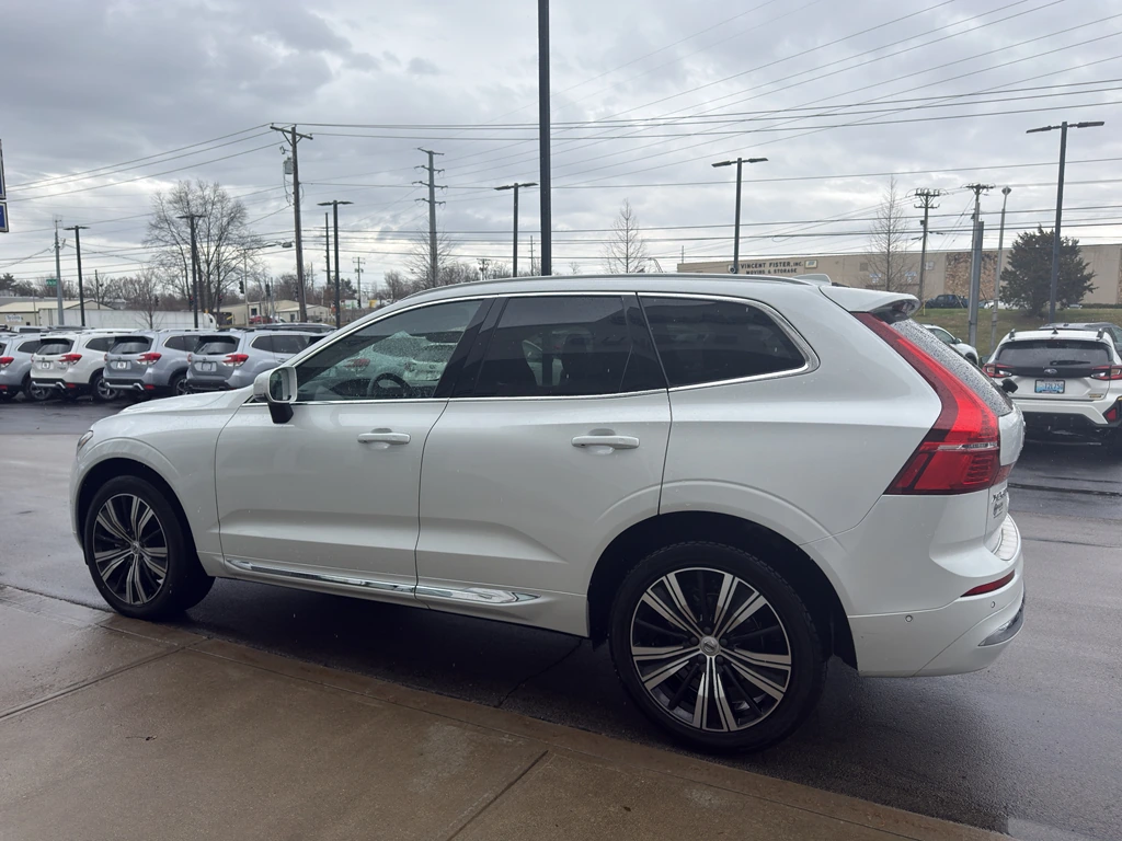 2023 Volvo - image 4