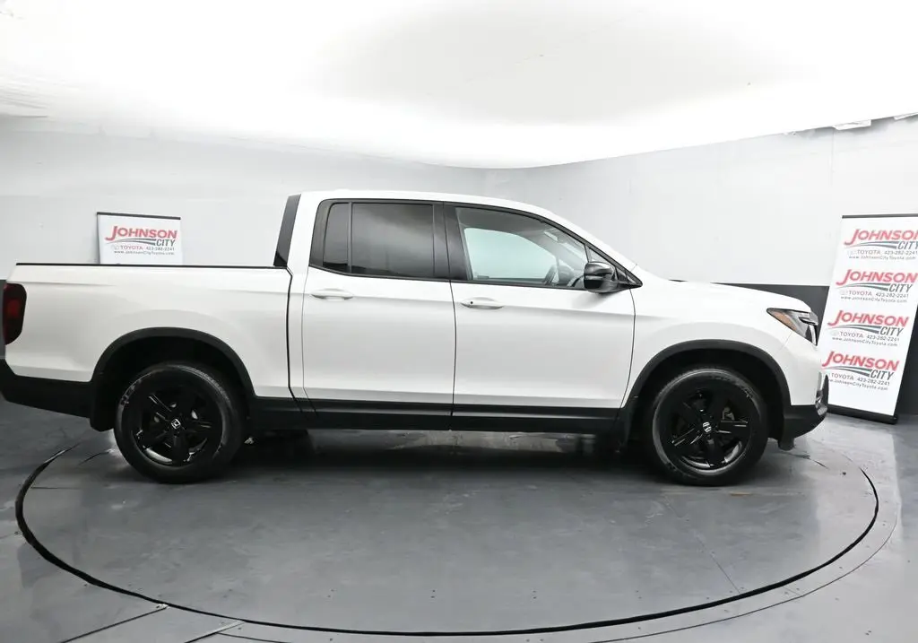 2023 Honda Ridgeline Black Edition photo 9