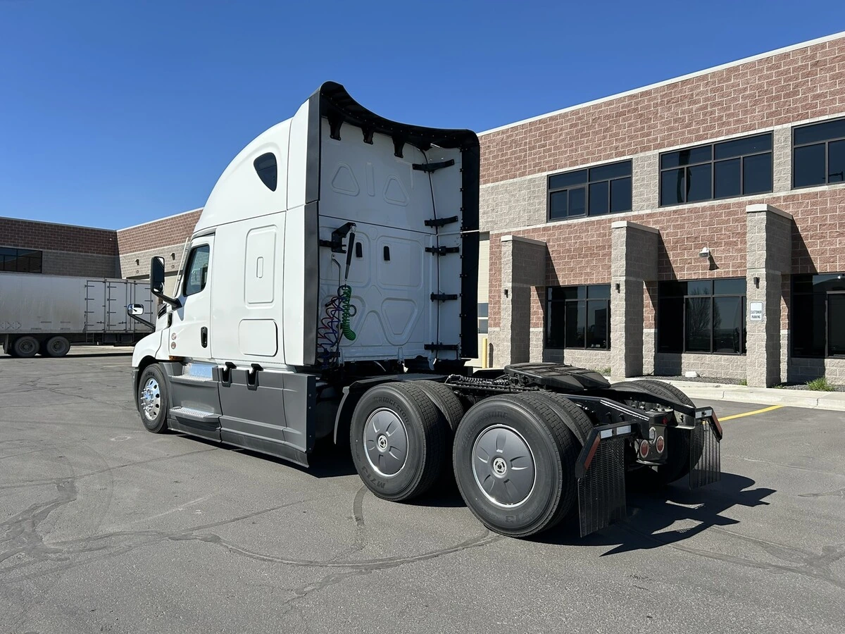 2026 Freightliner Cascadia - image 8