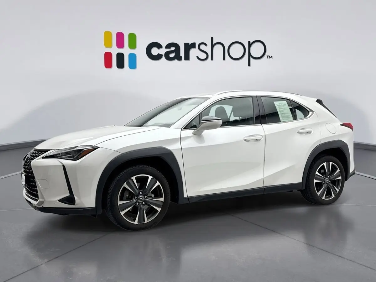2022 Lexus UX 200's photo