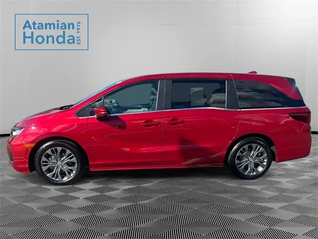 2025 Honda Odyssey Touring photo 2