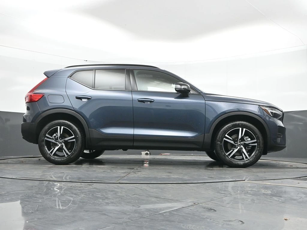 2026 Volvo - image 39