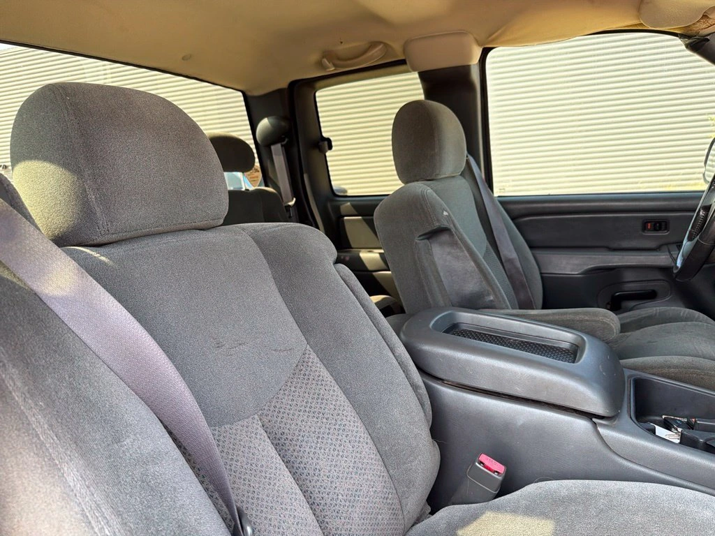 2004 Chevrolet Silverado 2500HD LS