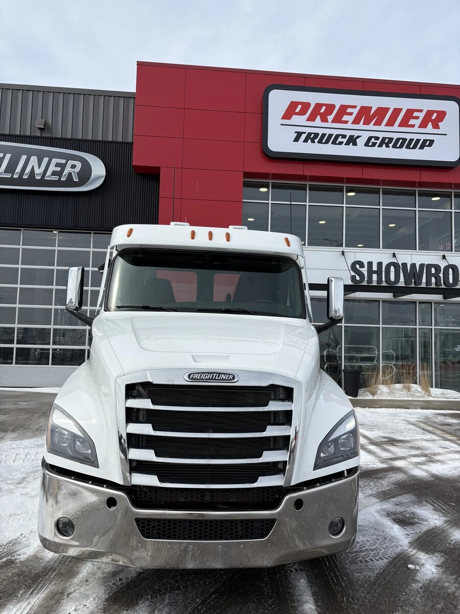 2021 Freightliner Cascadia - image 2