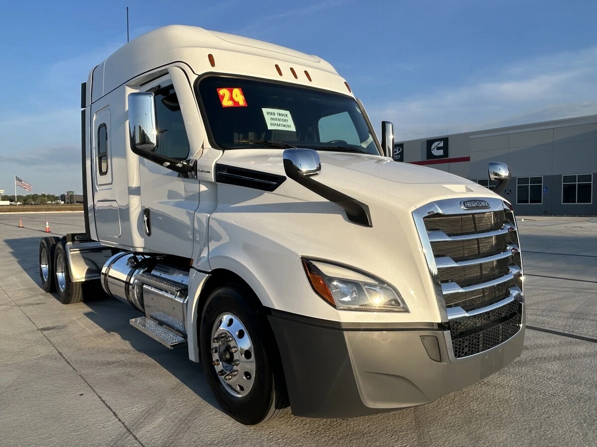 2024 Freightliner Cascadia — photo 2