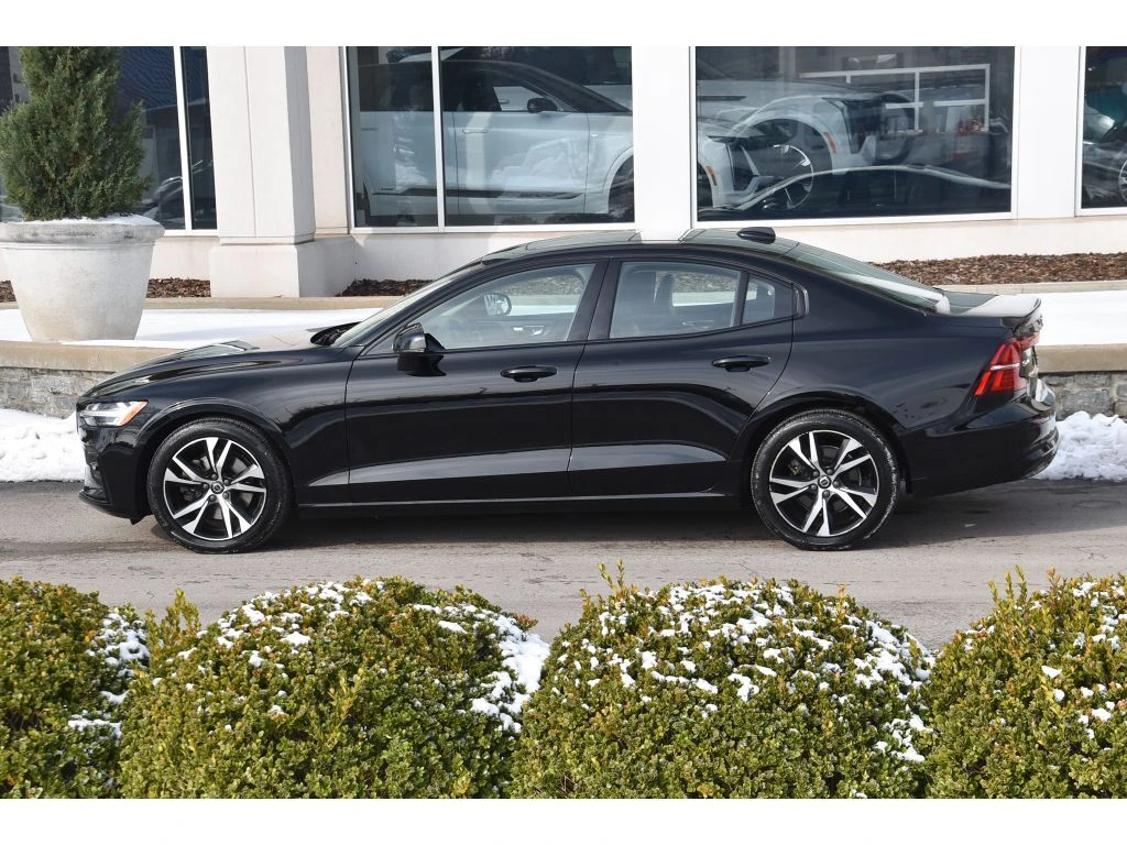 2023 Volvo - image 7