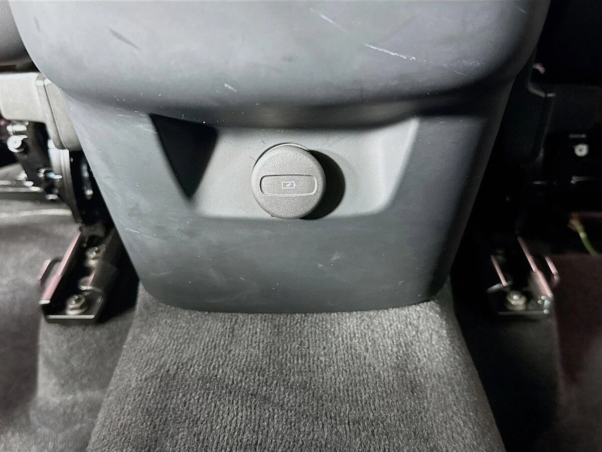 2023 Volvo - image 28