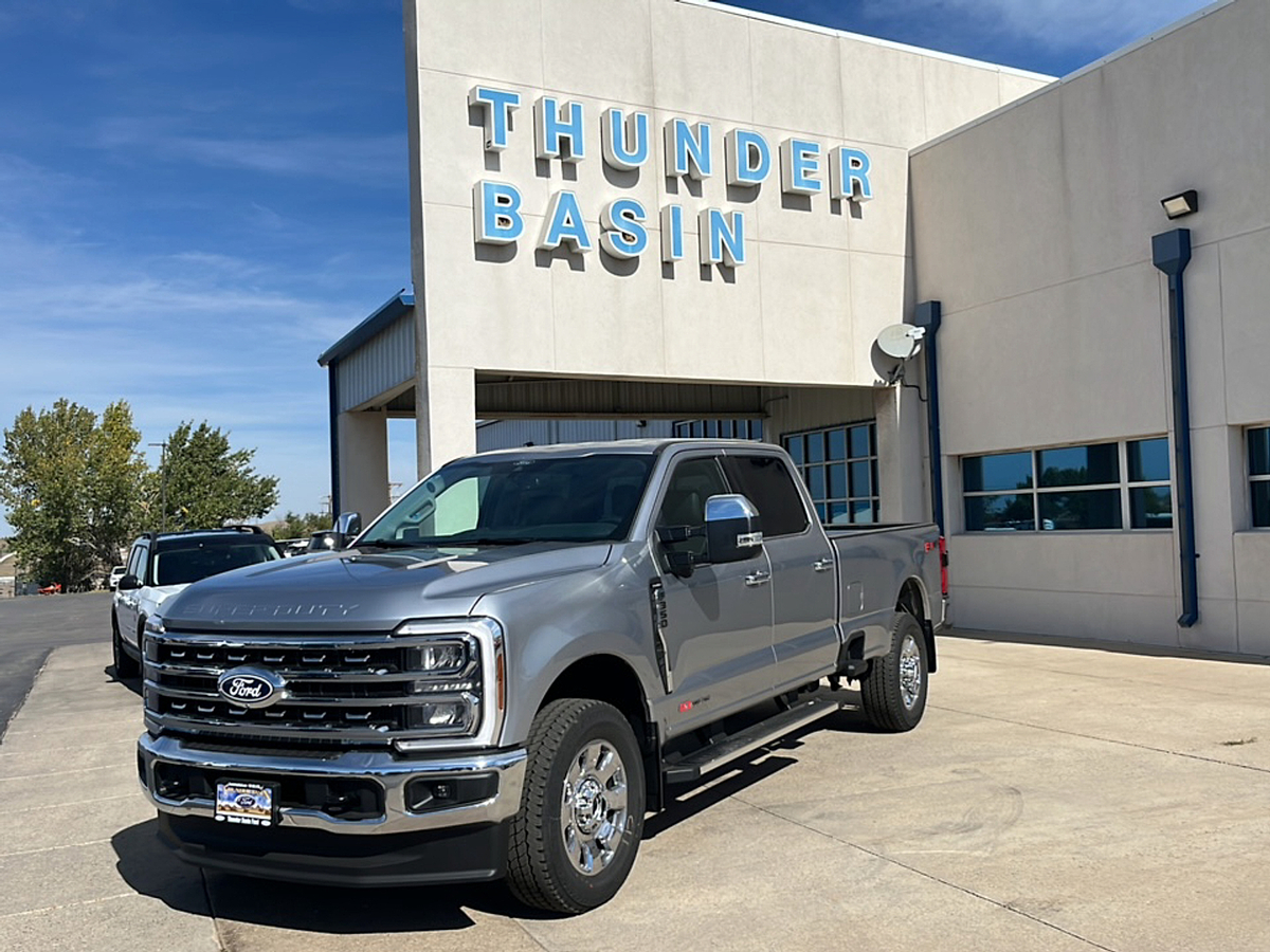 2027 Ford Super Duty F-350 SRW LARIAT