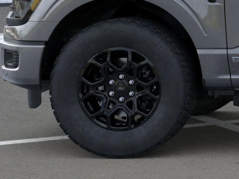 2025 Ford F-150 XLT photo 17