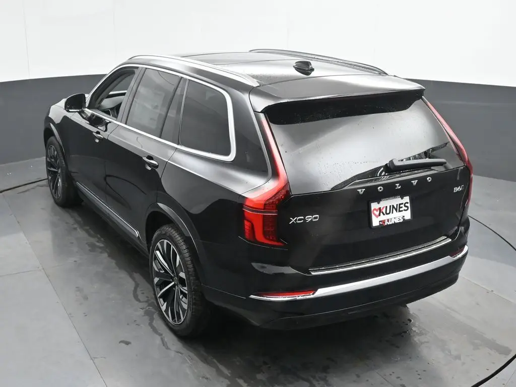 2026 Volvo - image 39